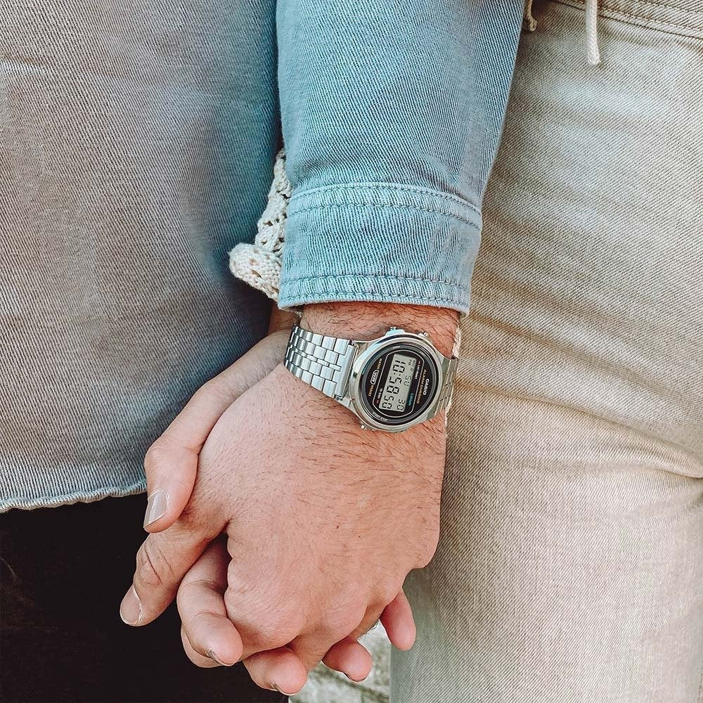 A CASIO VINTAGE UNISEX ROUND BRACELET IN Silver