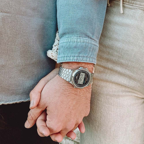 A CASIO VINTAGE UNISEX ROUND BRACELET IN Silver