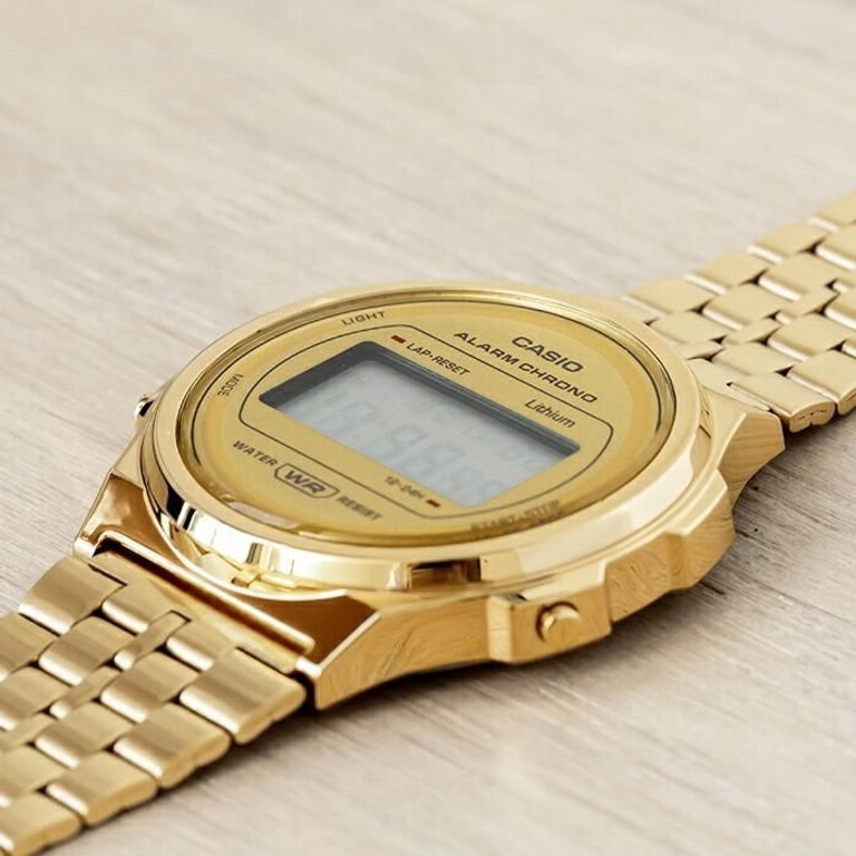 A CASIO VINTAGE UNISEX ROUND BRACELET IN GOLD